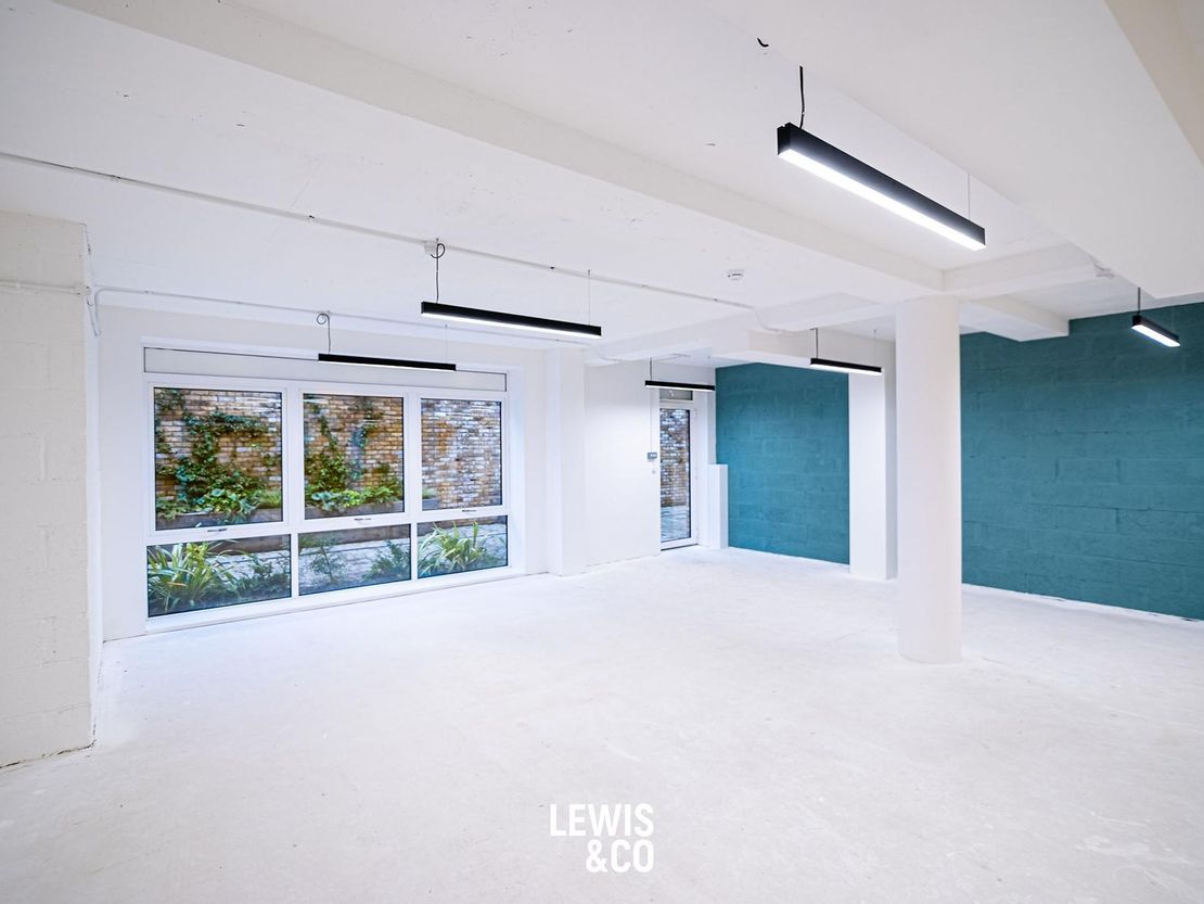 Oak Mews, Kingston KT2 6FL