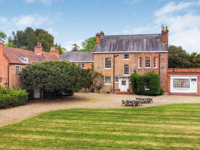 Property Image for Hare Hatch Grange, Bath Road, Hare Hatch, Reading, RG10 9SA