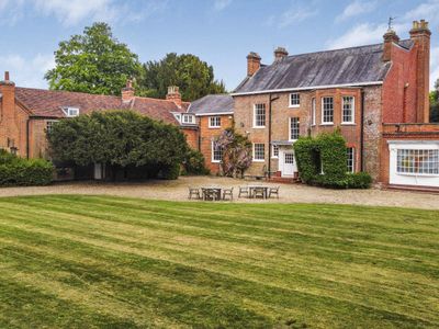 Property Image for Hare Hatch Grange, Bath Road, Hare Hatch, Reading, RG10 9SA