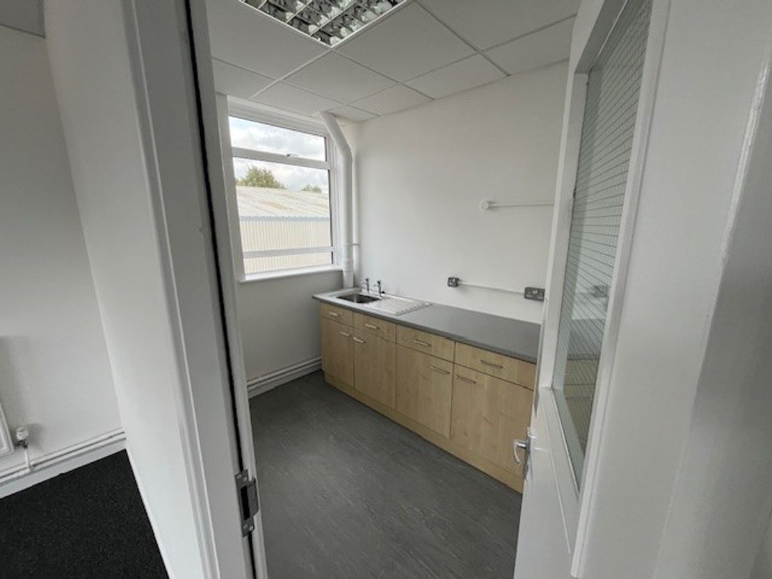 Unit 6 Multipark Norcot, Norcot Industrial Estate, Sterling Way, Reading, RG30 6HW