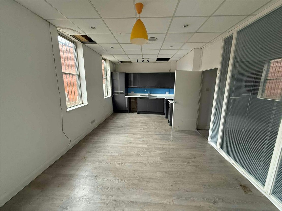 1st Floor, 58 High Street, Newcastle-under-Lyme, ST5 1QE