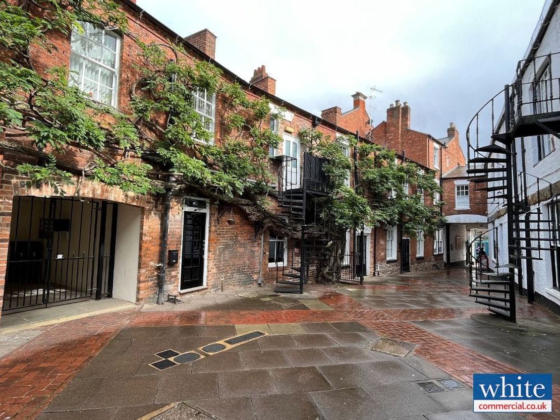 2B White Lion House, White Lion Shopping Walk, Banbury, OX16 5UD