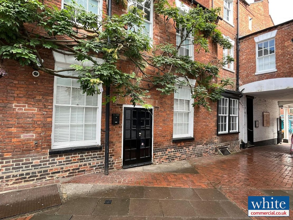2B White Lion House, White Lion Shopping Walk, Banbury, OX16 5UD
