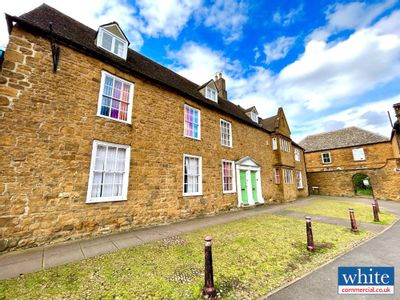 Property Image for 21 Horse Fair, Banbury, OX16 0AH