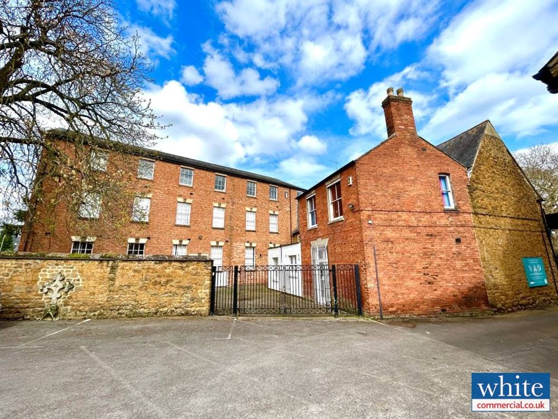 21 Horse Fair, Banbury, OX16 0AH