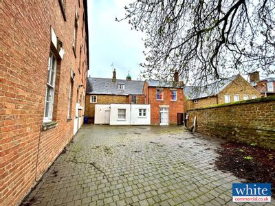 Property Image for 21 Horse Fair, Banbury, OX16 0AH