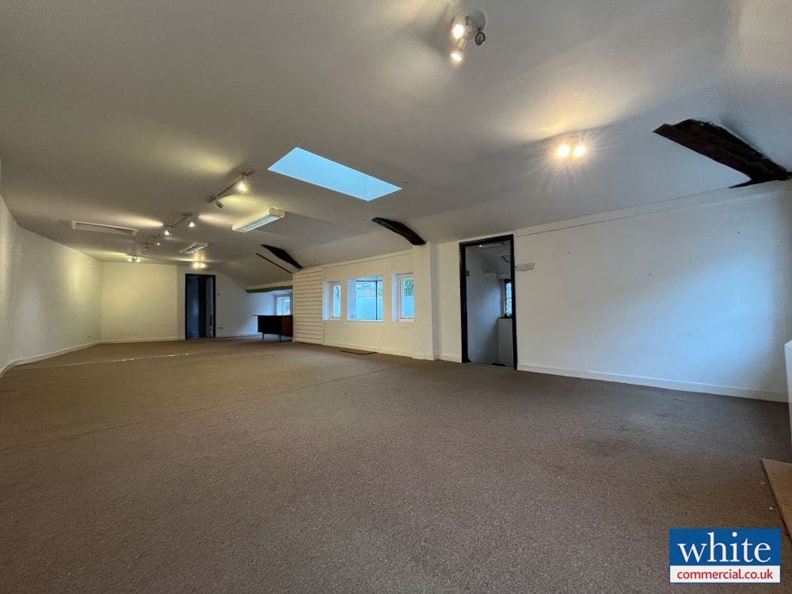 4 White lion walk, Banbury, OX16 5UD