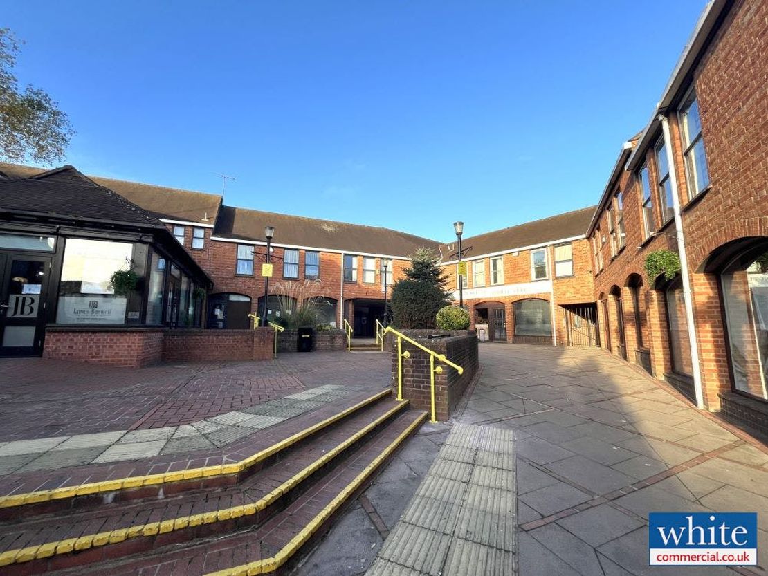 4 White lion walk, Banbury, OX16 5UD