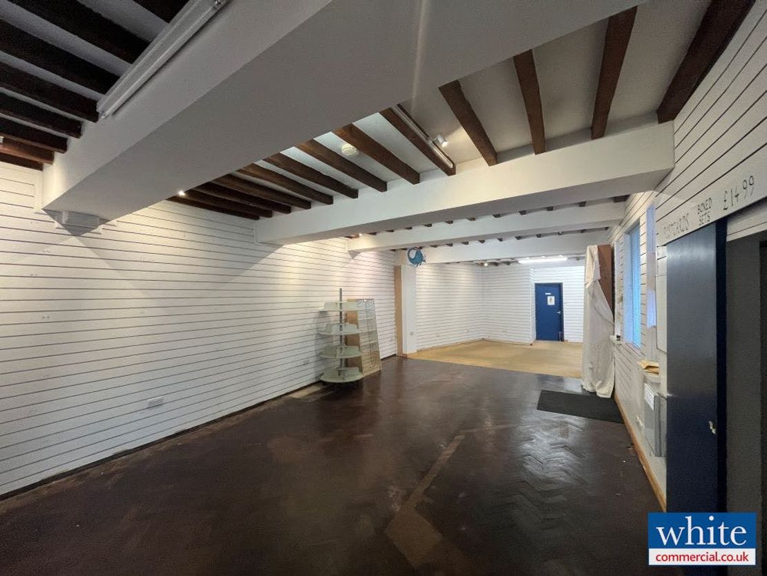 4 White lion walk, Banbury, OX16 5UD