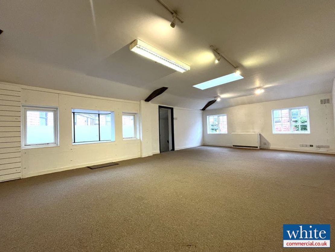 4 White lion walk, Banbury, OX16 5UD