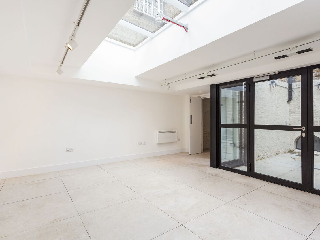 520 Wandsworth Rd, London SW8 3JX