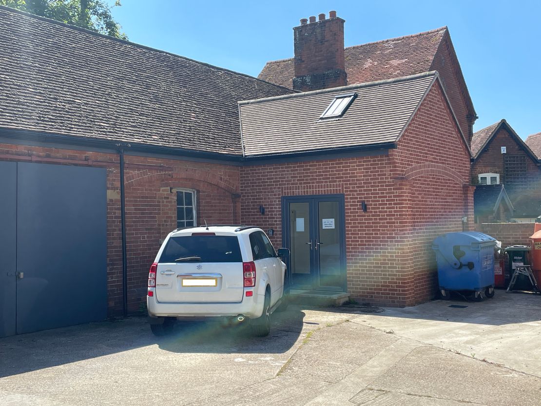 Unit 3 Mill Farm Yard, Sonning Eye, Reading, RG4 6TR