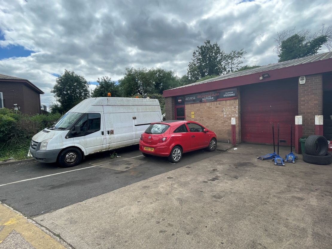 Unit 844 Plymouth Road Industrial Estate, Slough, SL1 4LP