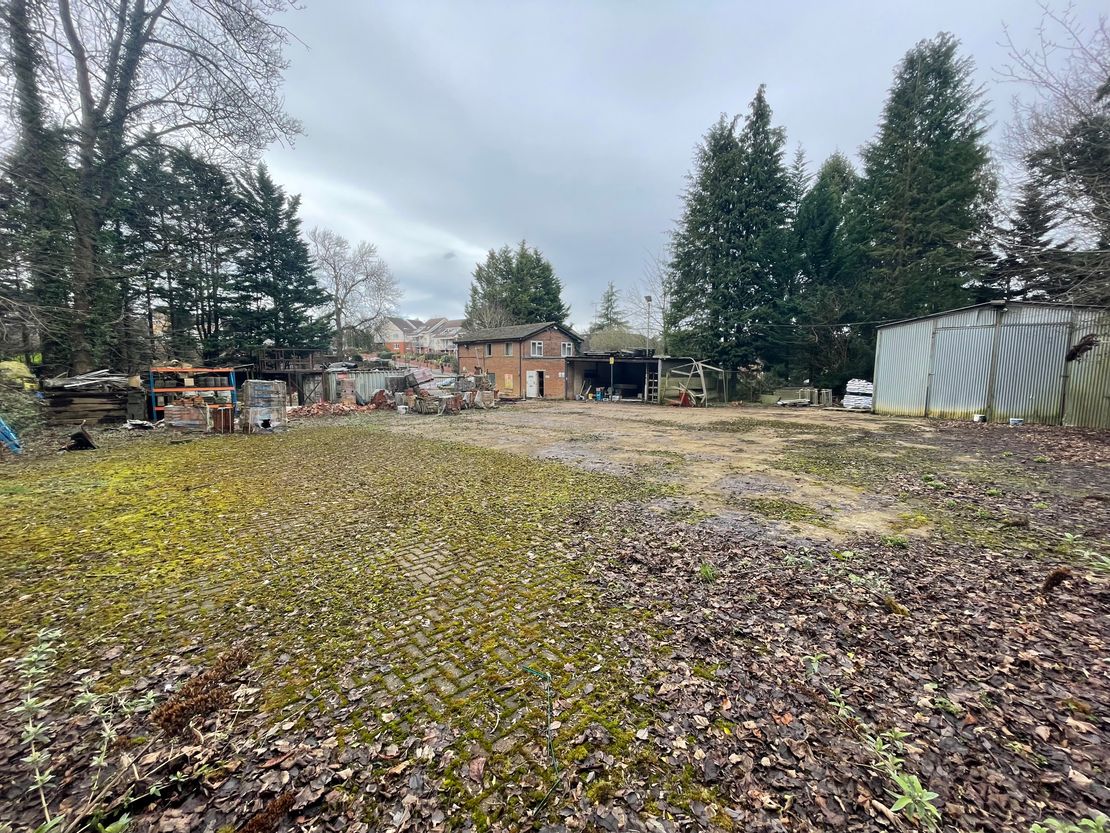64 Holmer Green Road and Woodland, Hazelmere, High Wycombe, HP15 7BW