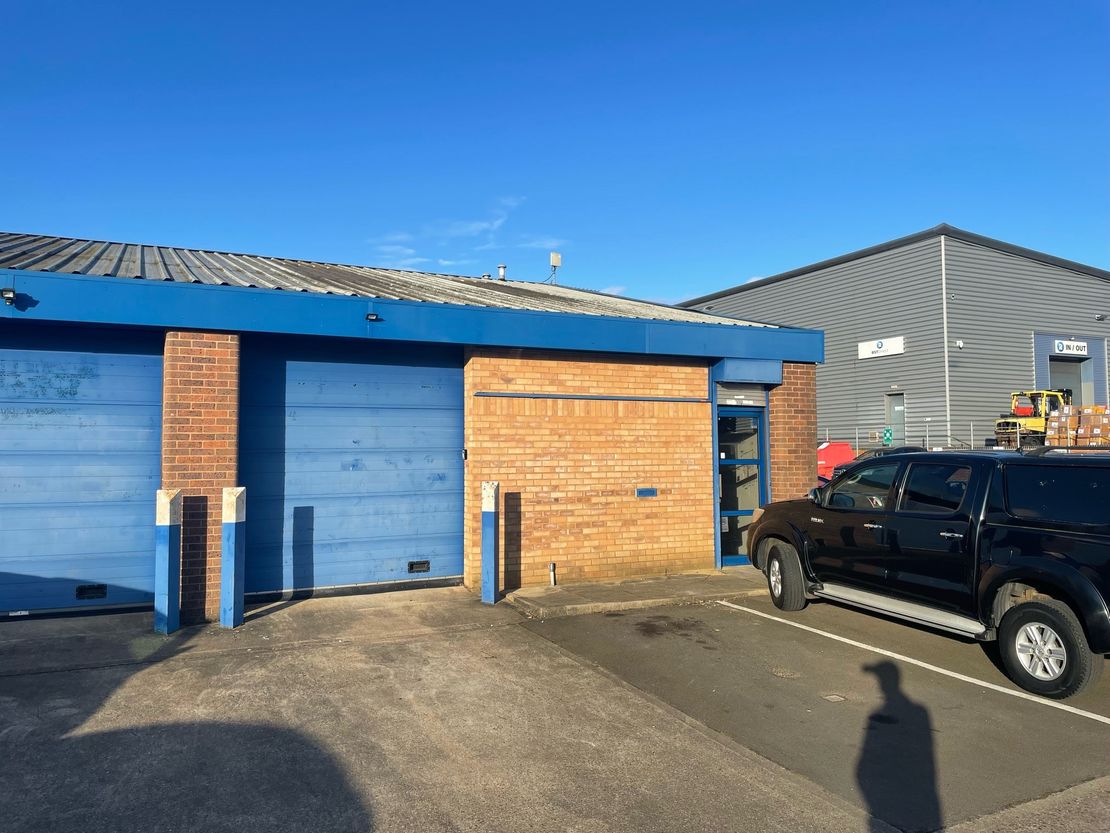 Unit 861 Plymouth Road Industrial Estate, Slough, SL1 4LP
