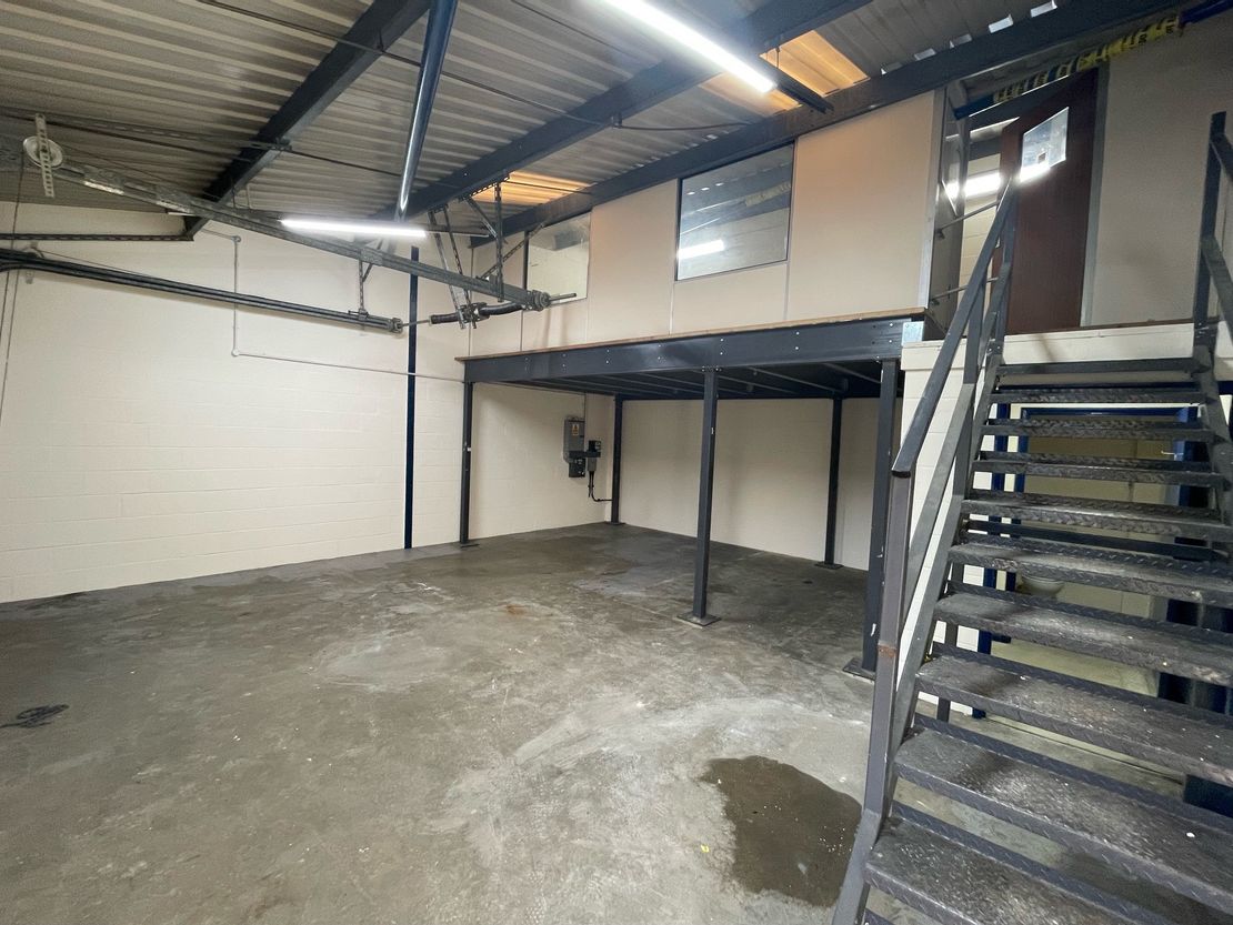 Unit 861 Plymouth Road Industrial Estate, Slough, SL1 4LP