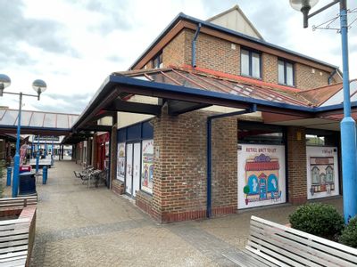 Property Image for 7 Kingsland Centre, Thatcham, RG19 3HN