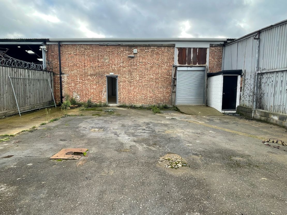 Unit B12 Crabtree Road, Thorpe Industrial Estate, Egham, TW20 8RN