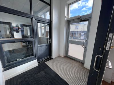 Property Image for 1 Bridge Street, Fordingbridge, Hampshire, SP6 1AH