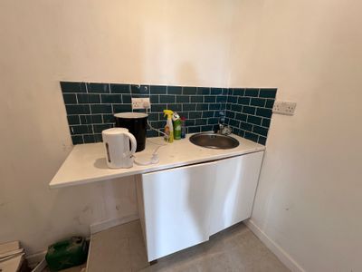 Property Image for 1 Bridge Street, Fordingbridge, Hampshire, SP6 1AH