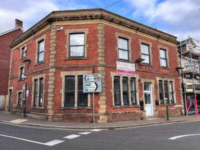 Property Image for 1 Bridge Street, Fordingbridge, Hampshire, SP6 1AH