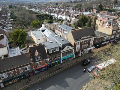 Property Image for 7b High Street & Land Associated With 2 Bedford Av, Barnet, Hertfordshire, EN5 5UE