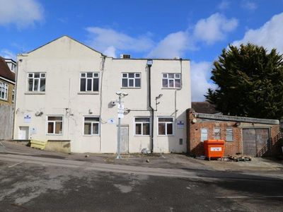 Property Image for 7b High Street & Land Associated With 2 Bedford Av, Barnet, Hertfordshire, EN5 5UE