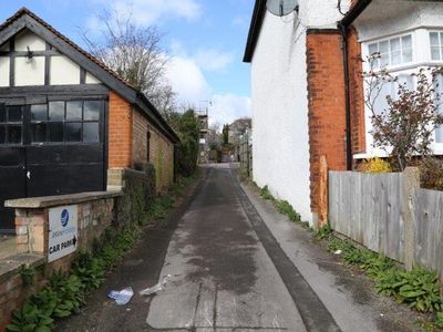 Property Image for 7b High Street & Land Associated With 2 Bedford Av, Barnet, Hertfordshire, EN5 5UE