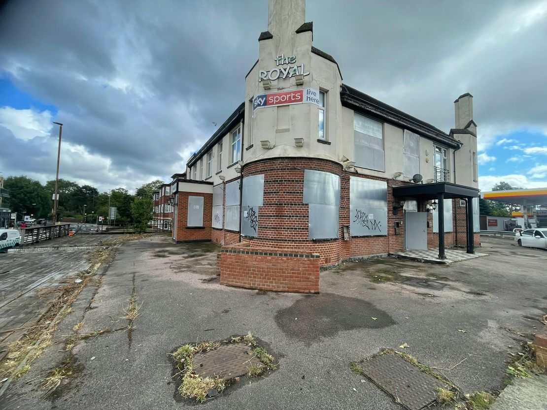 The Royal Tavern, 185 Court Road, Mottingham, London, SE9 4UG
