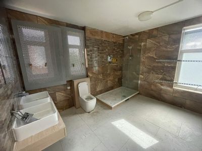Property Image for The Royal Tavern, 185 Court Road, Mottingham, London, SE9 4UG