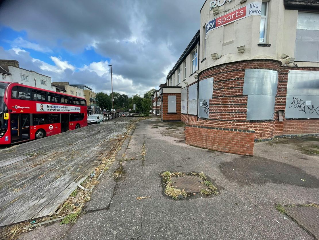 The Royal Tavern, 185 Court Road, Mottingham, London, SE9 4UG