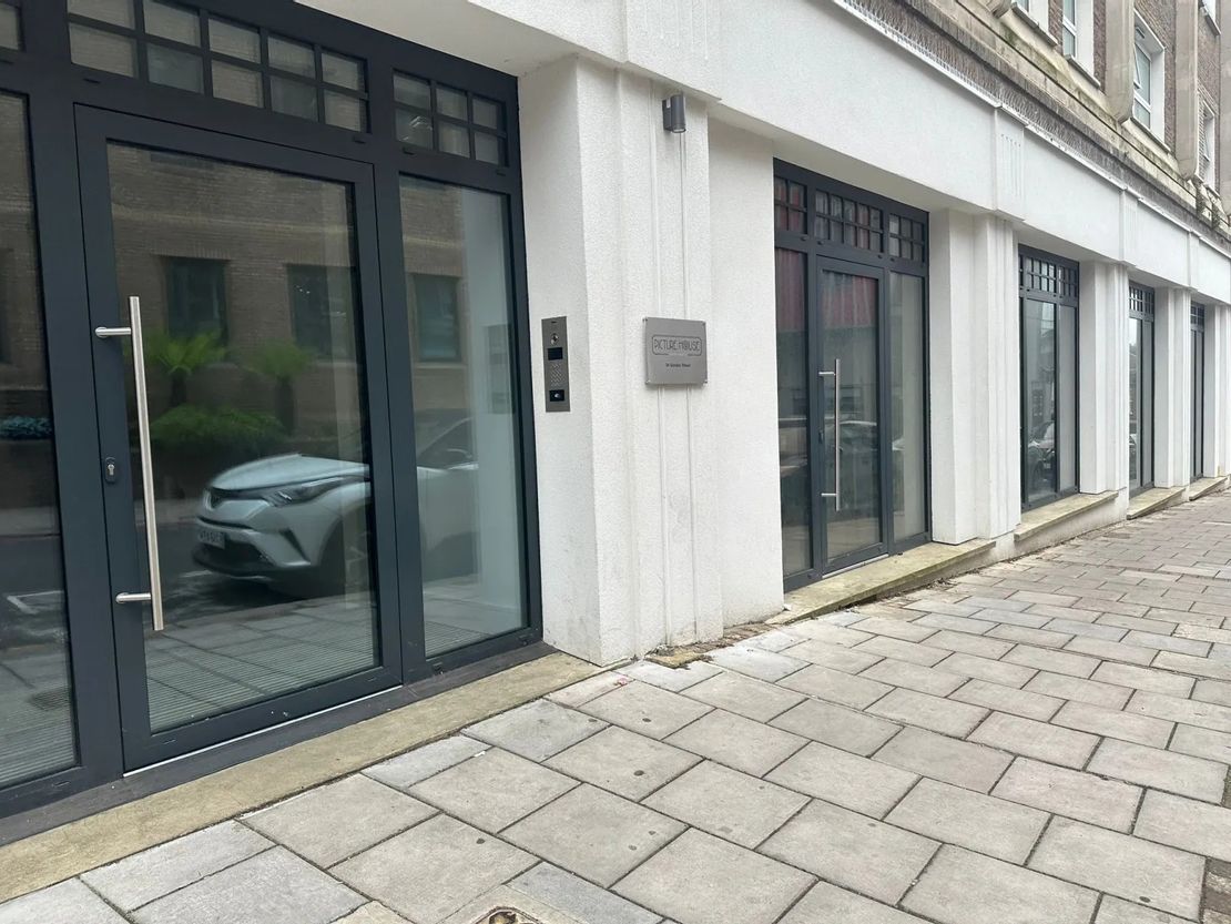Ground Floor Retail/Office Unit, The Picture House Apartments, 34 Gordon Street, Luton, Bedfordshire, LU1 2EJ