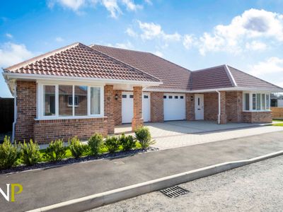 Property Image for 7 JosÃ©  Powell Gardens, Thorpe-le-Soken