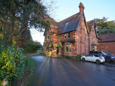 Property Image for Holly Grange, Holly Lane, Balsall Common, Coventry, West Midlands, CV7 7EB