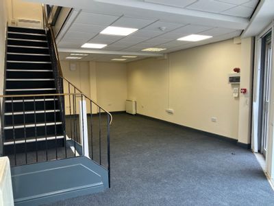 Property Image for 15 Cross Street, Wakefield, WF1 3BW
