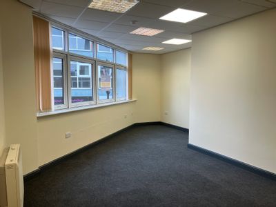 Property Image for 15 Cross Street, Wakefield, WF1 3BW