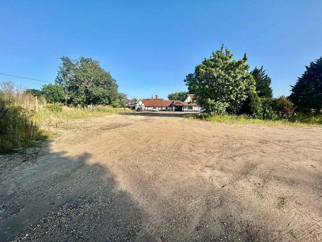Land Adjoining Tudor Oaks Lodge, Taylors Road, Stotfold, Bedfordshire, SG5 4AZ