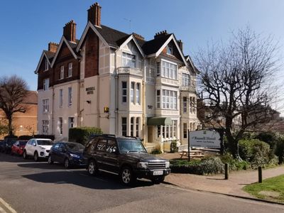 Property Image for The Russell Hotel, 80 London Road, Tunbridge Wells, Kent, TN1 1DZ