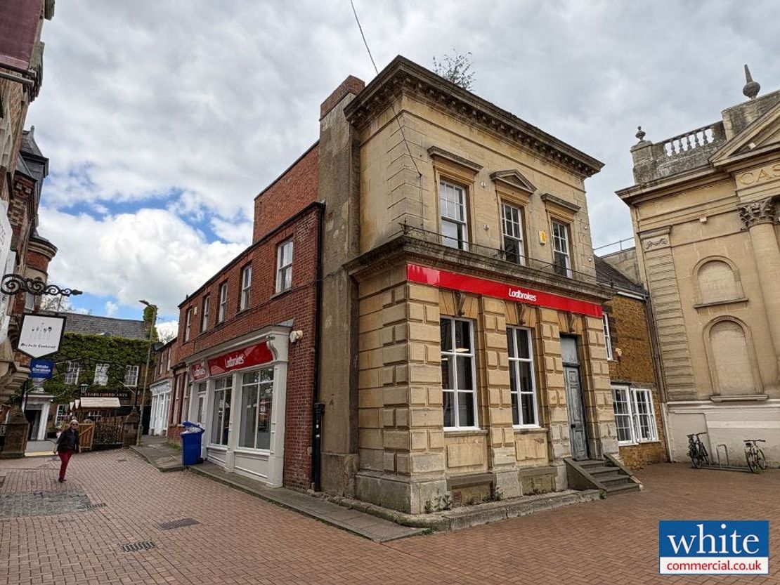 First & Second Floor Offices, 26 Cornhill, Banbury, OX16 5NG