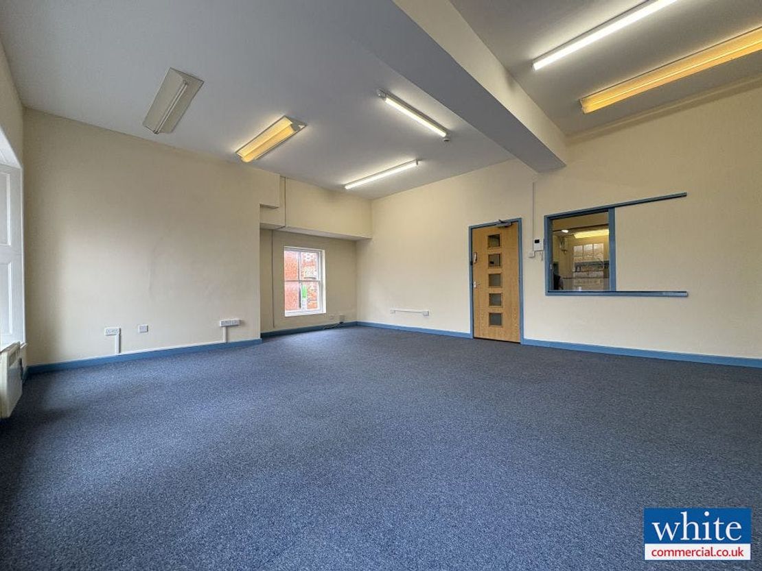 First & Second Floor Offices, 26 Cornhill, Banbury, OX16 5NG