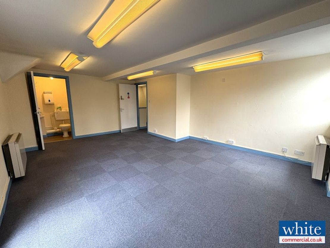 First & Second Floor Offices, 26 Cornhill, Banbury, OX16 5NG