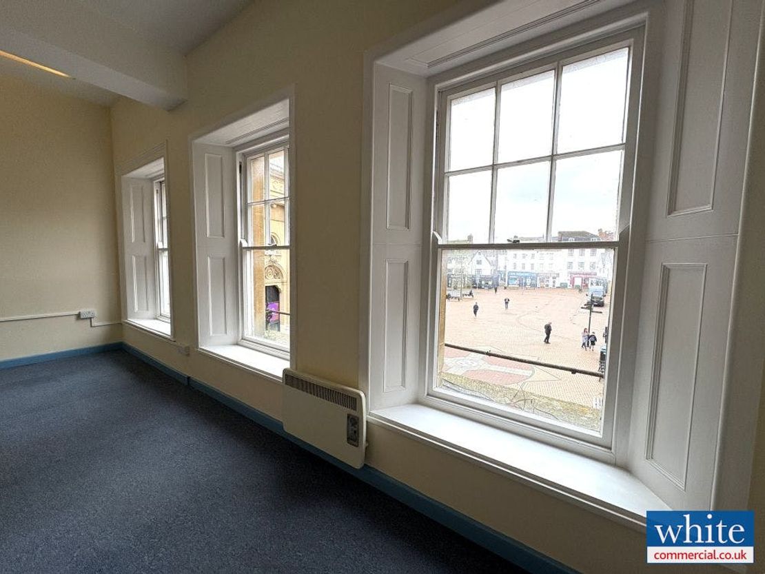 First & Second Floor Offices, 26 Cornhill, Banbury, OX16 5NG
