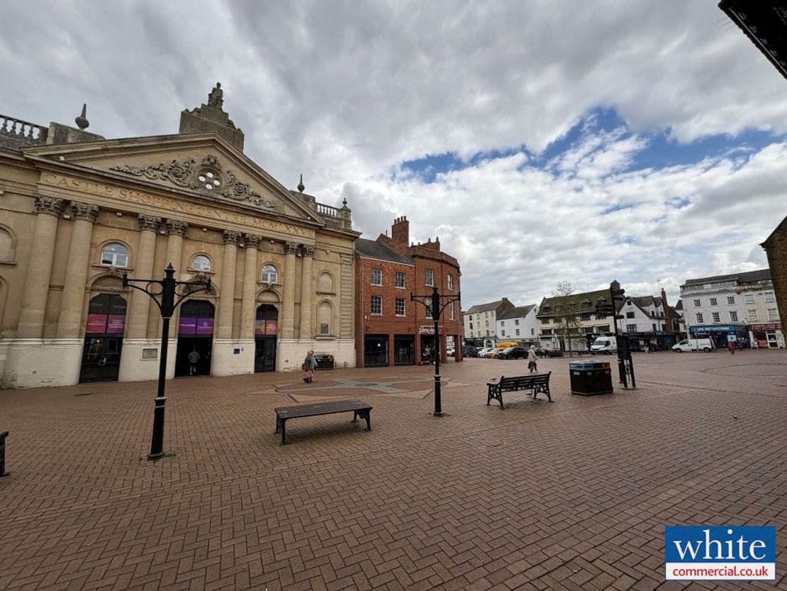 First & Second Floor Offices, 26 Cornhill, Banbury, OX16 5NG