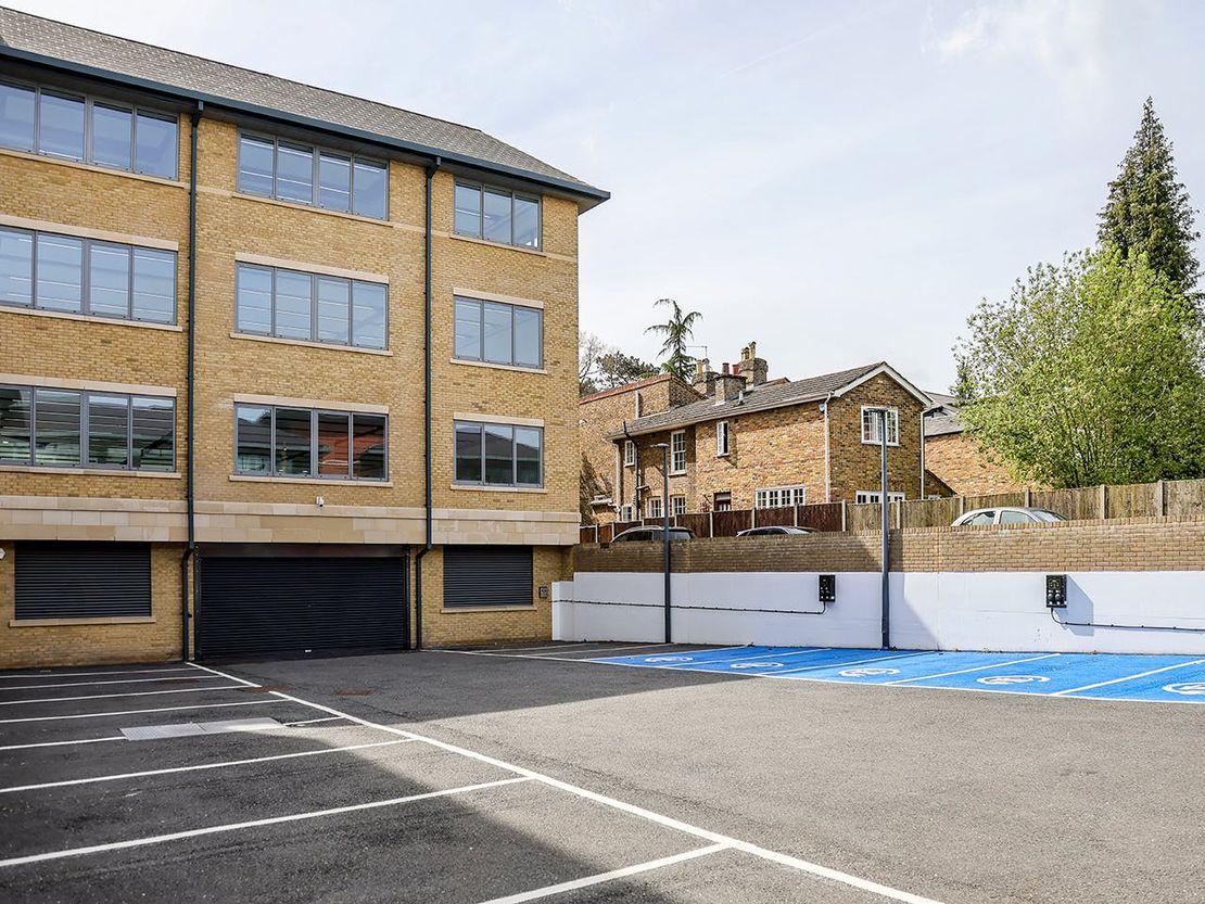 14 Castle Hill, Maidenhead, SL6 4JJ