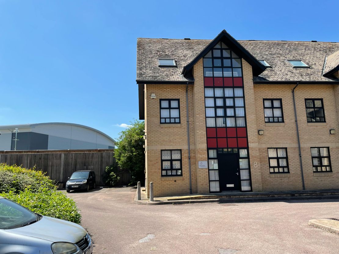 8 Milbanke Court, Milbanke Way, Bracknell, RG12 1RP