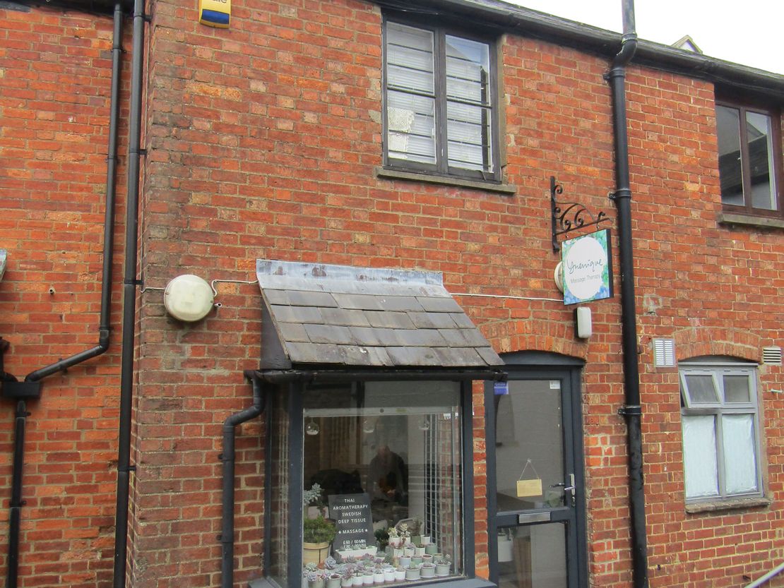Units 1 & 9, Evans Yard, Bicester, Oxfordshire, OX26 6JT