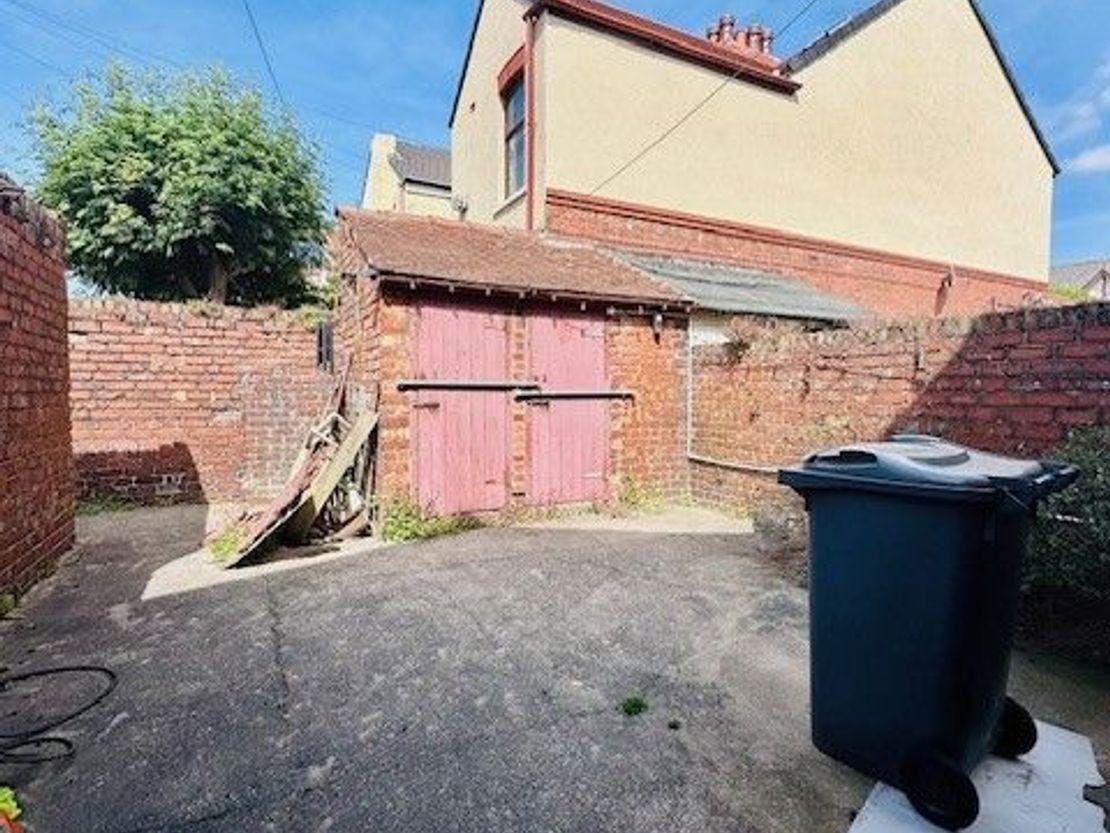 Warren Avenue North, Fleetwood, FY7
