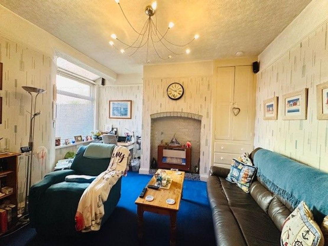 Warren Avenue North, Fleetwood, FY7
