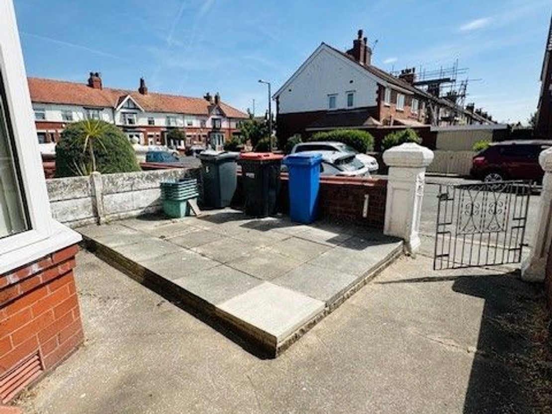 Warren Avenue North, Fleetwood, FY7