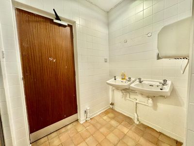 Property Image for Second Floor Office Suite, 28-30 Victoria Street, Luton, Bedfordshire, LU1 2UA